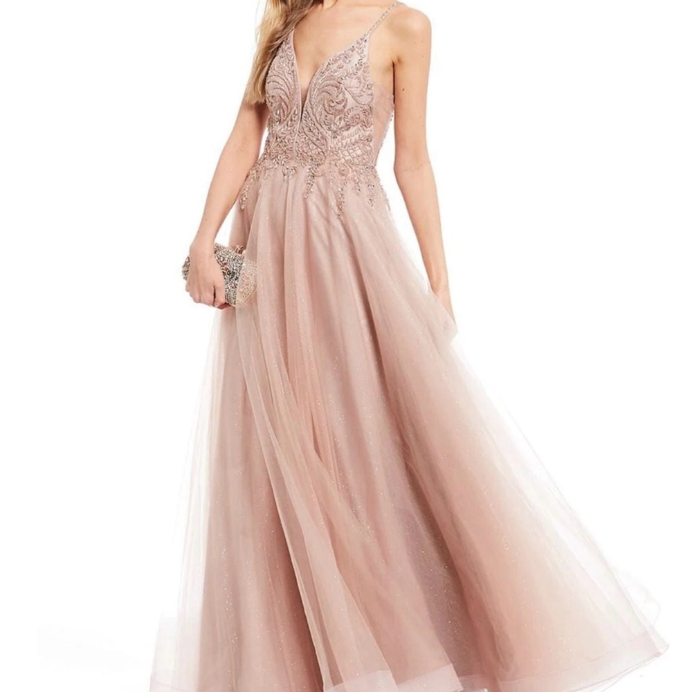 GBC GB Plunging V-Neck Ball/Prom Gown Size 2